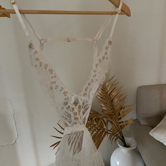 Victoria’s Secret White BabyDoll Lingerie - Picture 11 of 12